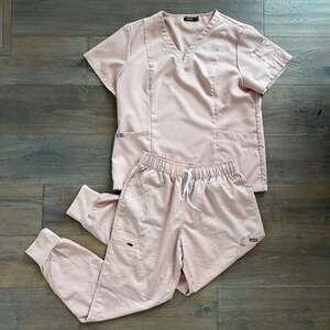 NiaaHinn Womens XL Blush Pink V-Neck Scrub Top and Jogger Pant Set